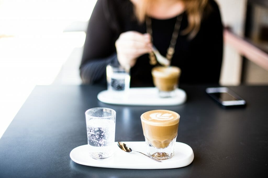 café con...
